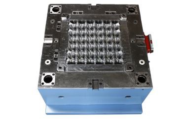 Plastist pritsimisaluse vorm